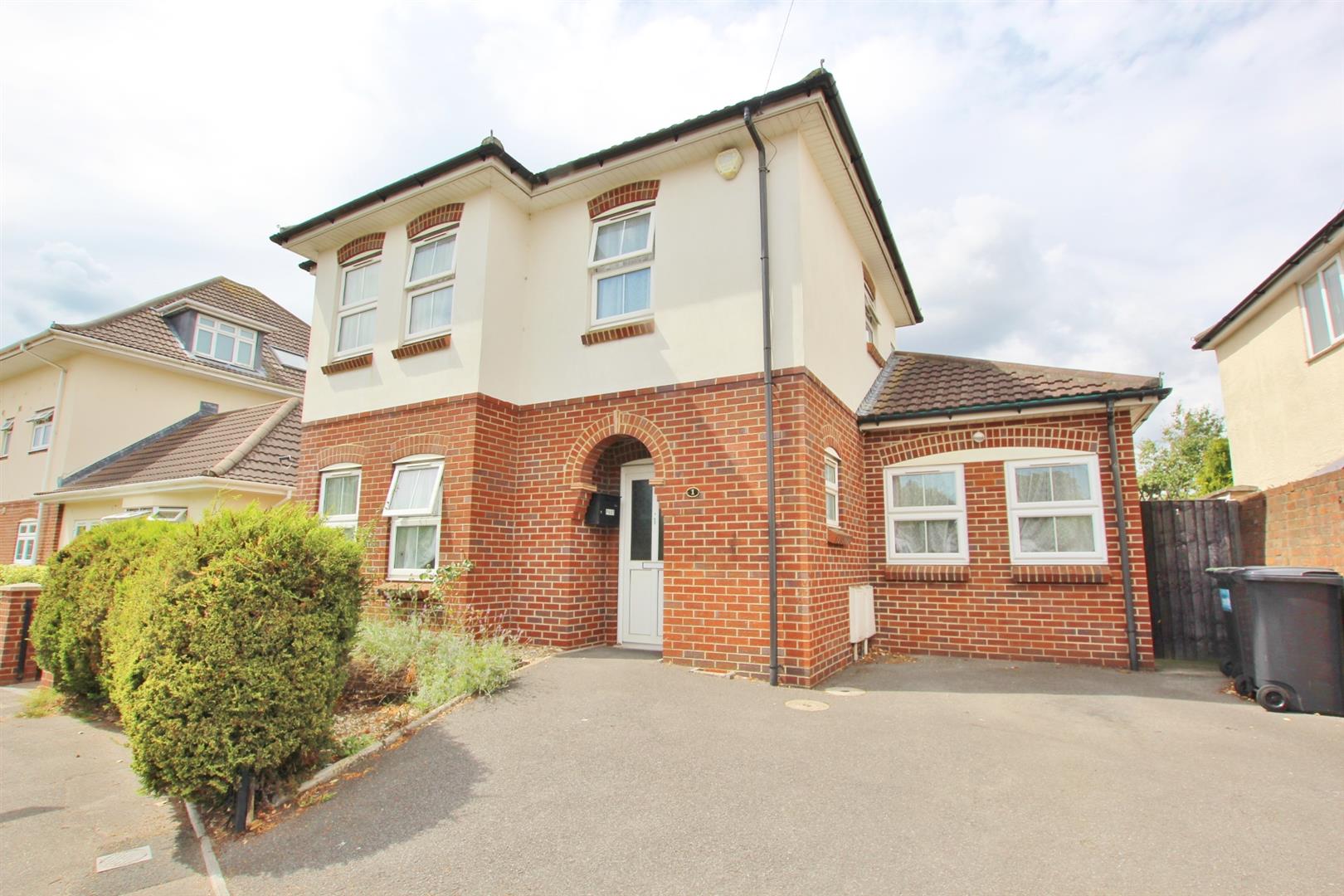 3 Bedroom Property For Sale in Bournemouth £310,000